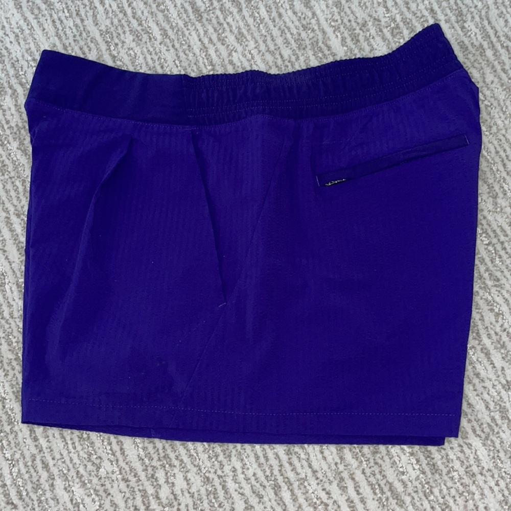 Athleta Women’s Textured Pleated Brooklyn Shorts Purple Sz 8 3” inseam w/pockets